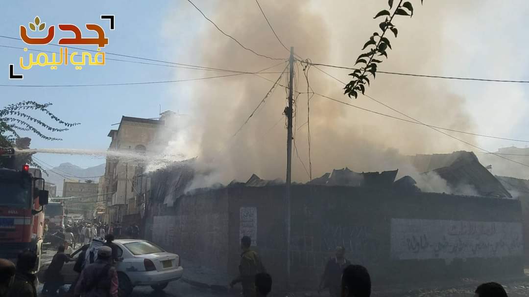 اندلاع حريق هائل في شارع الدائري بالعاصمة صنعاء ” صور “