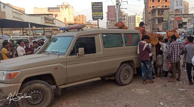 حرفيا .. هكذا تم إسعاف المواطنين بالقات في العاصمة عدن ” صورة “