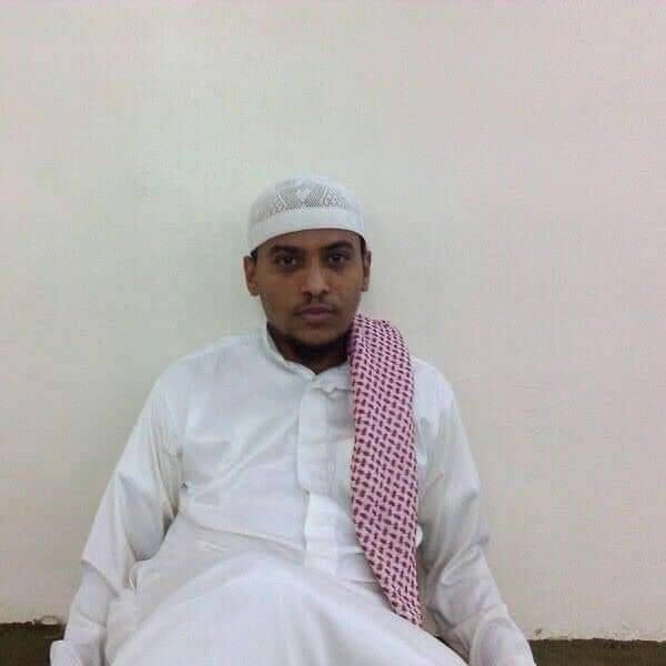 بالصور … هكذا استقبل الصوماليين رجل دين يمني فر من الاغتيالات في عدن