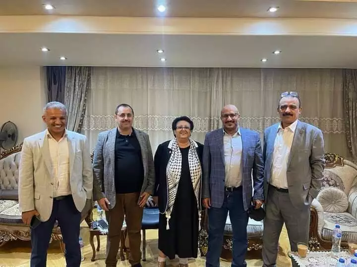 عقب لقاء جمعهما .. طارق صالح  يشيد بالمواقف الثابتة ل ” السيد “