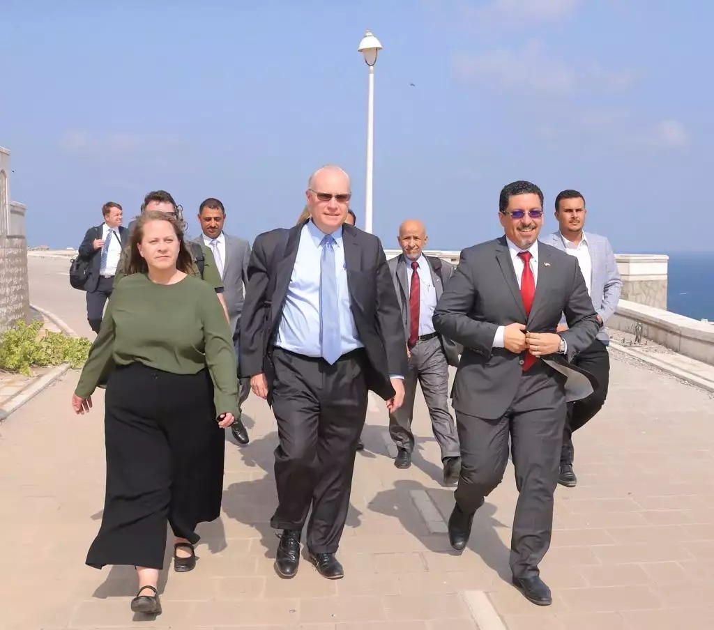 المبعوث الأمريكي يغادر العاصمة عقب اول زيارة له الى اليمن أجرى خلالها عددا من اللقاءات