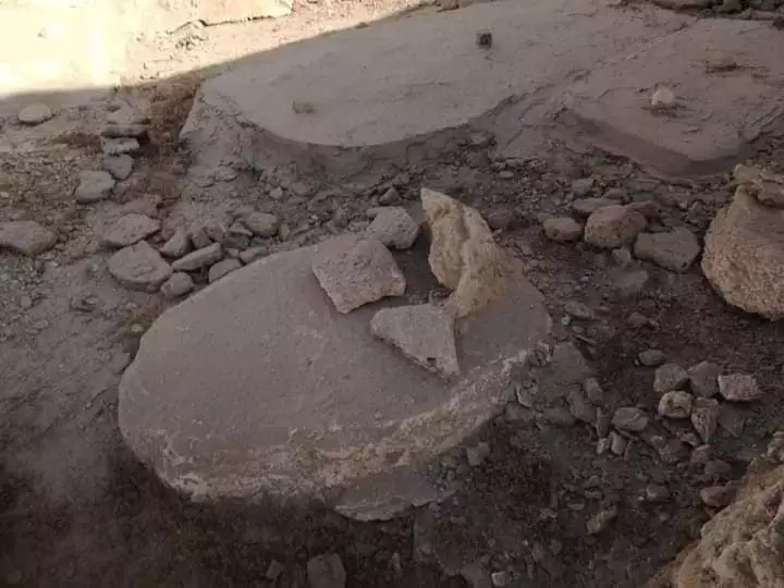 الحديدة: مجهولون يقومون بتفجير أضرحة وقبور تحيط بمساجد أثرية في حيس “صور”