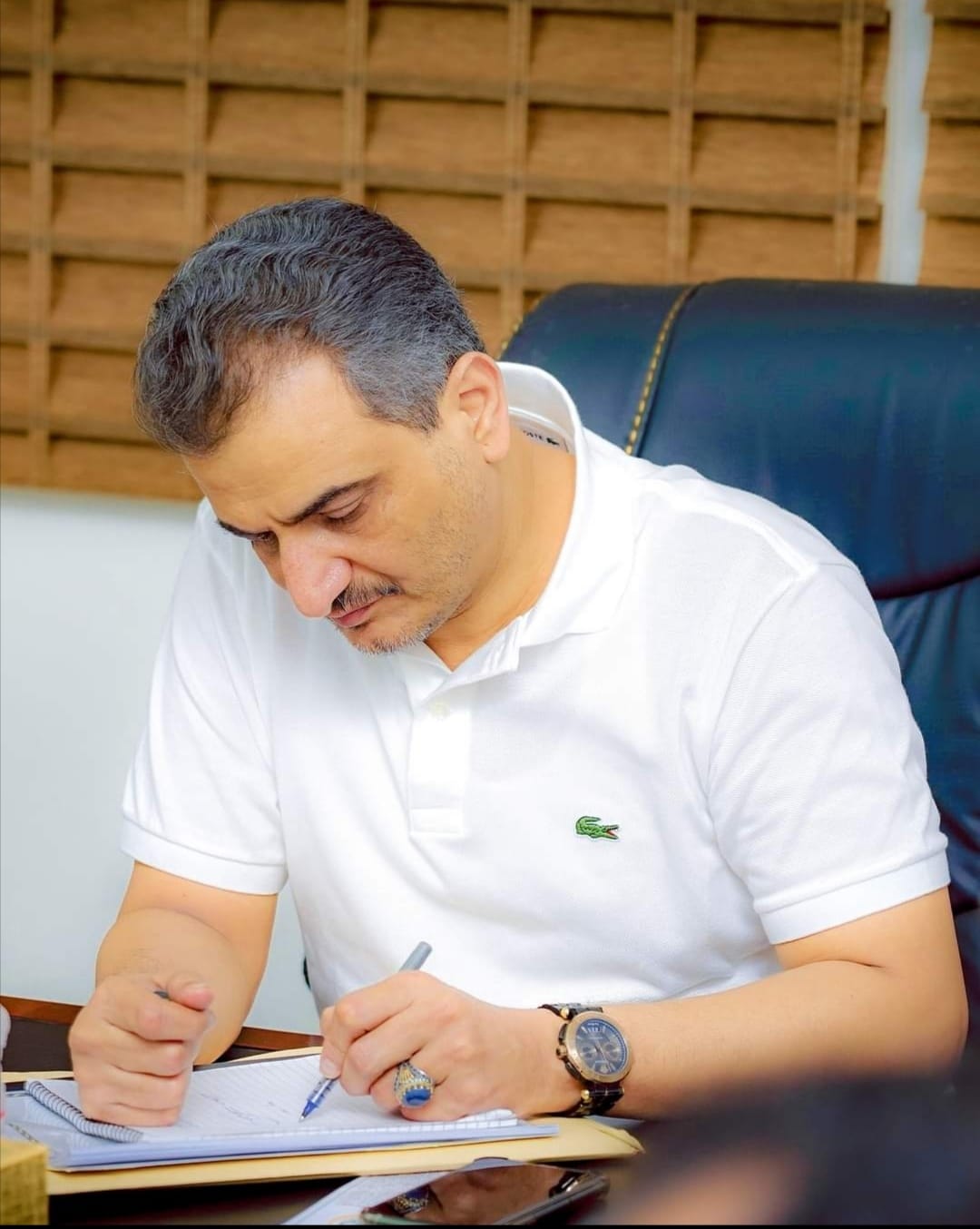 محافظ عدن يصدر قرارات بتعيين مستشارين له في عدد من القطاعات “أسماء”