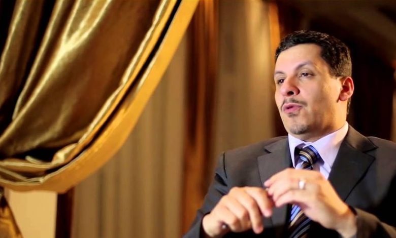 شاهد : فضيحة وزير في حكومة الشرعية ” صورة “