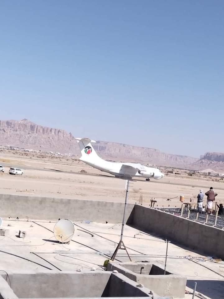 عاجل: هبوط أول طائرة في مطار عتق (صورة)