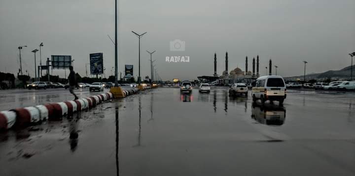 هطول أمطار شتوية في العاصمة صنعاء ” صورة “