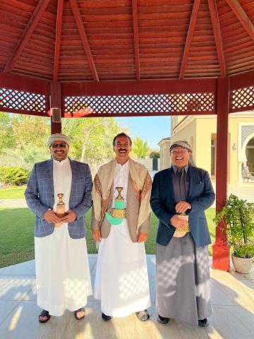 ظهور جديد وعلى غير العادة لنجل الرئيس الراحل ونجلي عمه في أبوظبي ” صور “