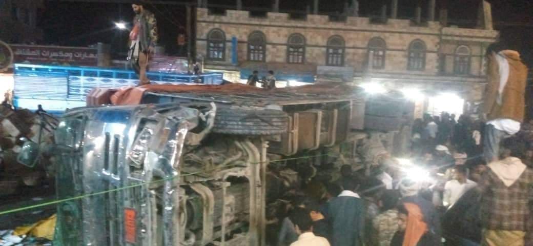 مقتل وإصابة خمسة أشخاص بحادث مروع في أحد أسواق العاصمة صنعاء