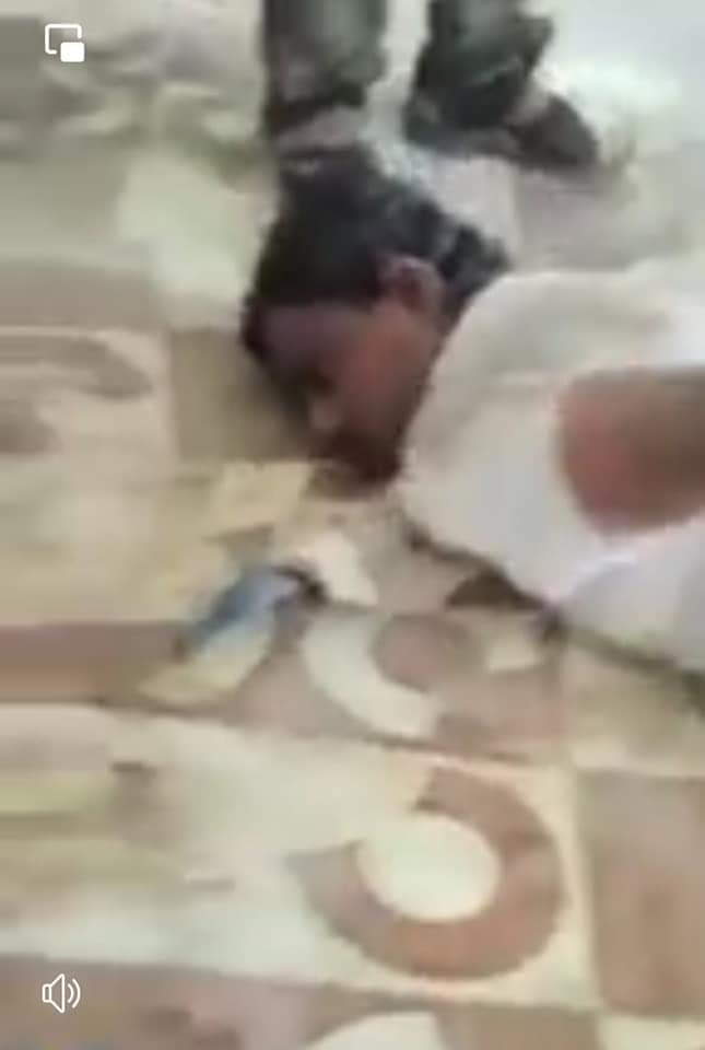 إعدام  ” مصاب بالصرع” على الملأ وتعذيب آخرين  .. الحزام الأمني يشرف على الجريمة  ومصادر تكشف تفاصيل مروعة سبقت الحادثة ” فيديو وصور “