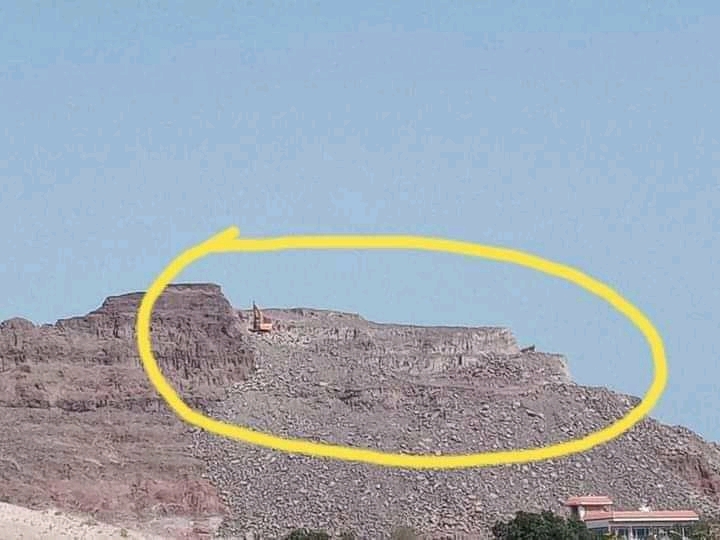 صحفي جنوبي يكشف عن فساد ضخم يمارس في عدن بين الانتقالي ومعين عبدالملك