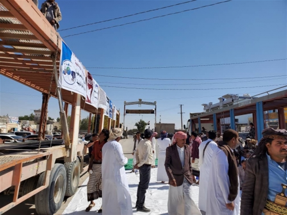 محتجون يغلقون منفذ “شحن” وينظمون اعتصام مفتوح للمطالبة بتخفيض الرسوم الجمركية ” فيديو “