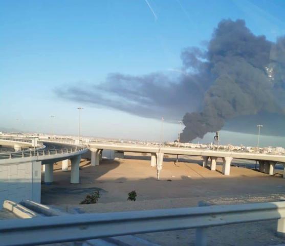 اندلاع حريق هائل في منشآت نفطية تابعة لشركة أرامكو غرب مدينة جدة‬⁩ بالسعودية