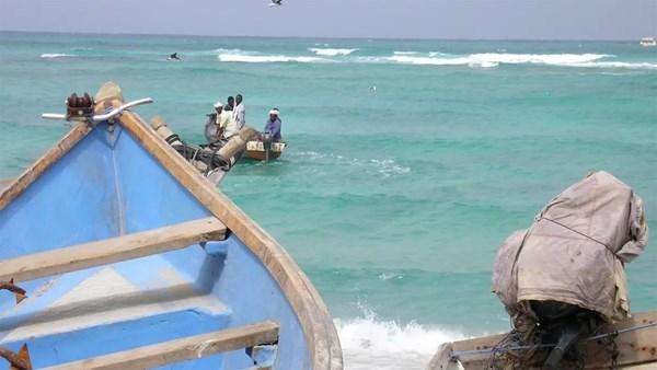 تعرض 19 صياد يمني لسطو مسلح بالقرب من المياه الصومالية