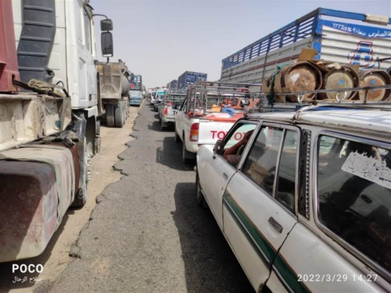 لليوم الثاني على التوالي  … مسلحون يغلقون الطريق الرابط بين عدن وتعز ويضعون هذه الشروط لفتحها