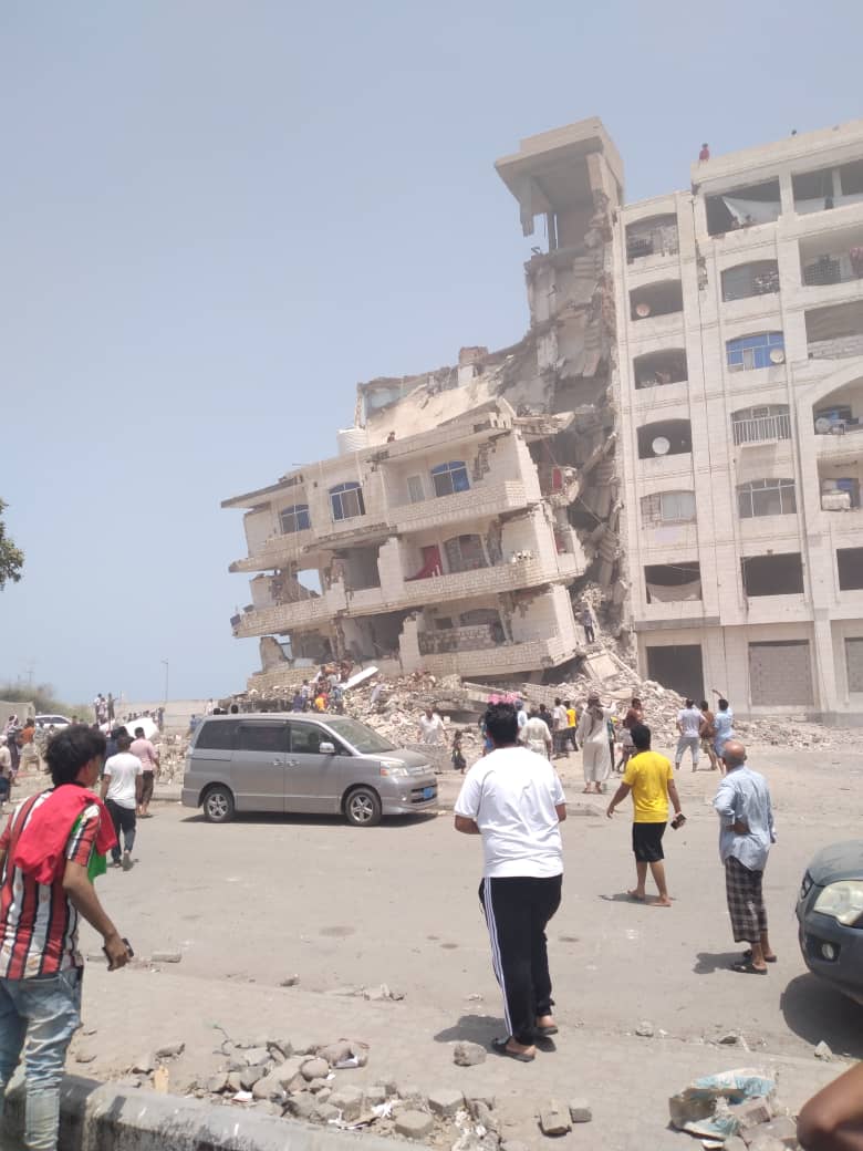قتلى وجرحى اثر انهيار مفاجئ لمبنى سكني في عدن
