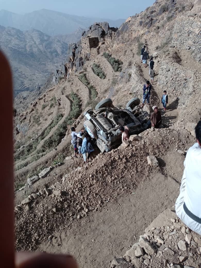 وفاة وإصابة ثمانية مواطنين بحادث مروري مروع في حجة