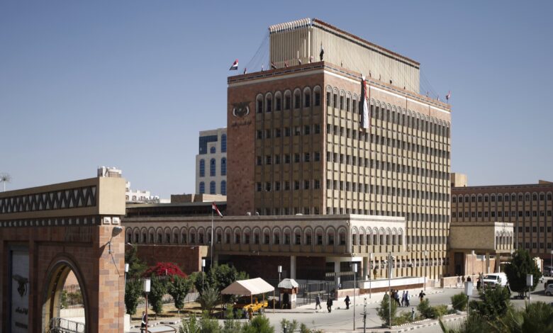 مباحثات لاتفاق تاريخي بين صنعاء وعدن بشأن اقرار عملة يمنية جديدة وبنك مركزي موحد