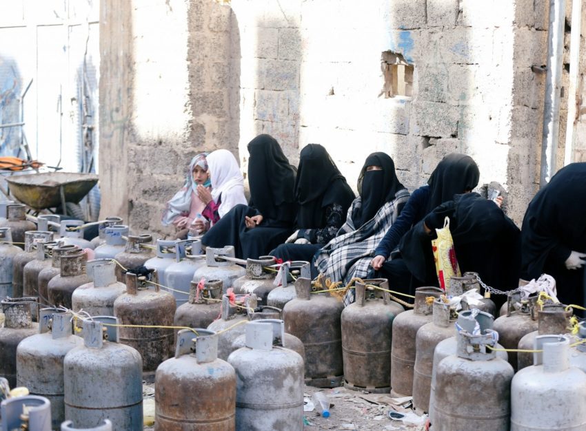 أزمة الغاز تفاقم معاناة اليمنيين في رمضان