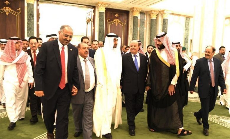منعوا عنه التواصل وقاموا باحتجاز أولاده .. مسؤول يكشف تفاصيل صادمة حدثت وراء كواليس الإطاحة بالرئيس هادي