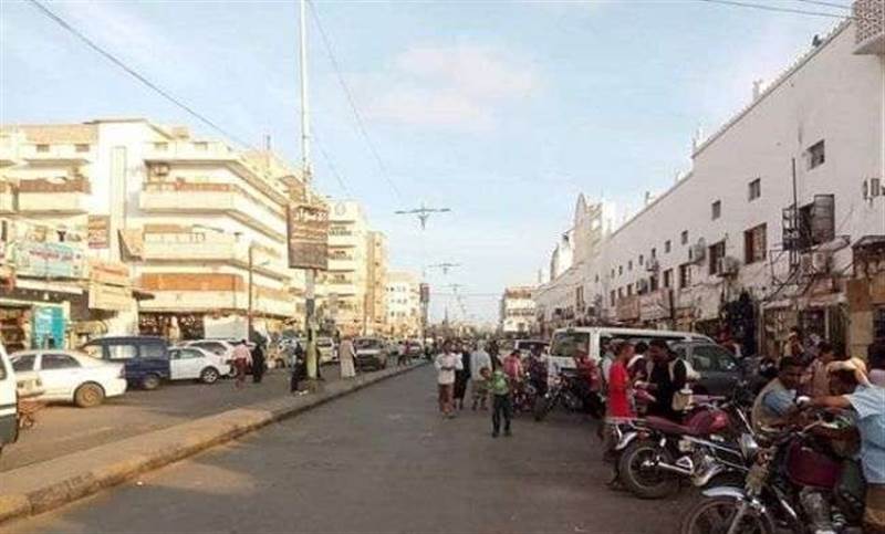 مقتل مواطن وإصابة اخر في اشتباكات مسلحة اندلعت دخل سوق شعبي شمال عدن