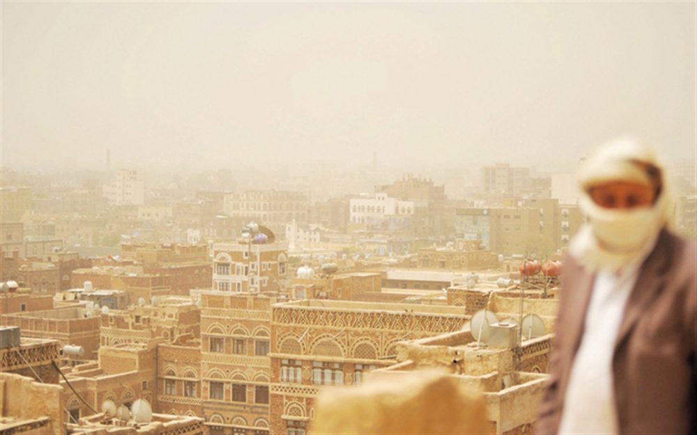 تحذيرات هامة من موجة غبار تجتاح 8 محافظات يمنية خلال الساعات القادمة