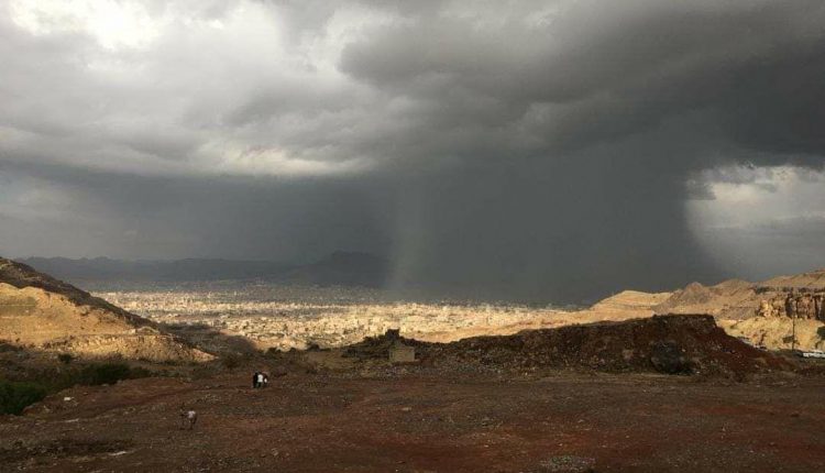توقعات بهطول أمطار رعدية متفاوتة الشدة على 21 محافظة يمنية خلال الساعات القادمة