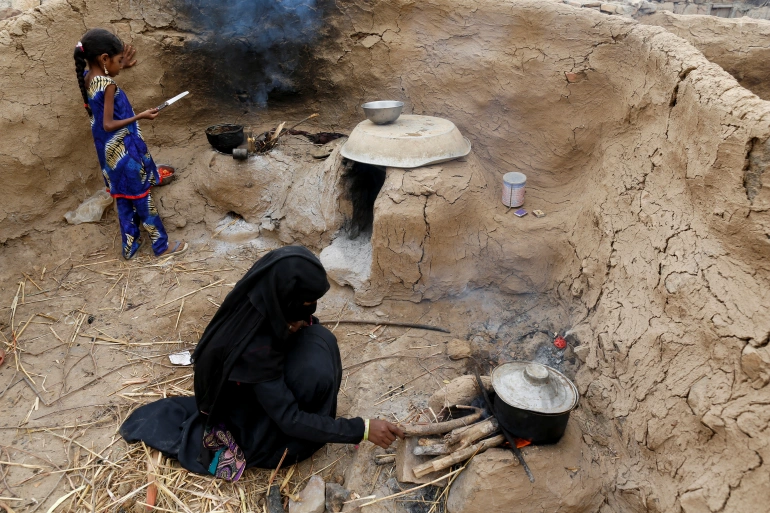 18 مليون يمني قد لا يجدون طعاما مع تقليص برنامج الأغذية مساعداته
