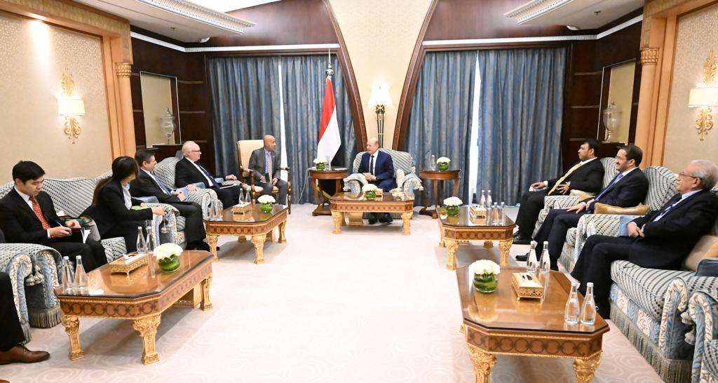 العليمي يلتقي المبعوثين الدولي والأمريكي