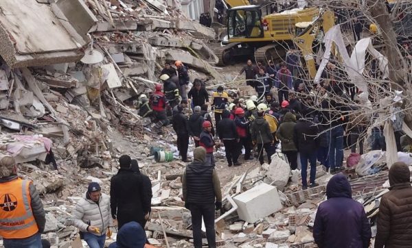 أعداد قتلى زلزالي تركيا وسوريا يصل إلى أرقام مخيفة
