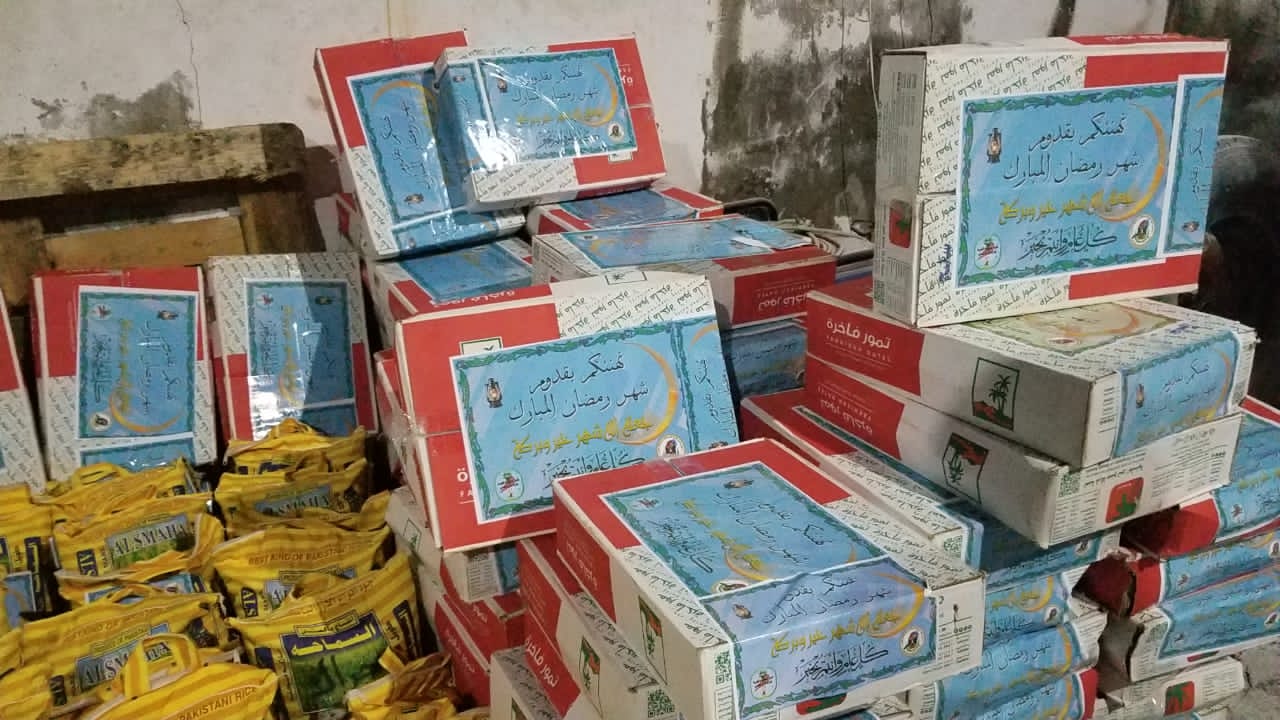مجلس الحراك الثوري بعدن يدشن توزيع المساعدات بمناسبة شهر رمضان المبارك