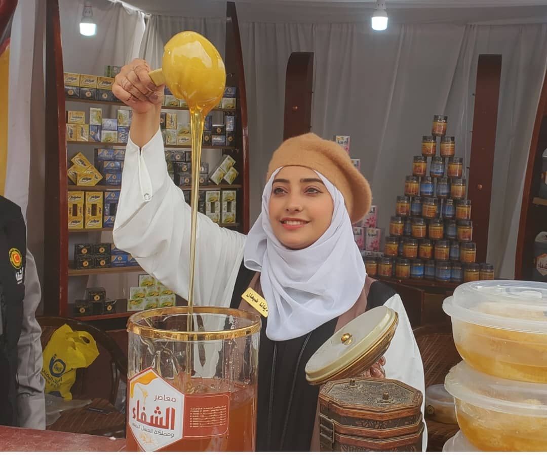 المهرجان الوطني الثاني للعسل اليمني يرسم عروضاً من البهجة في سماء العاصمة صنعاء 