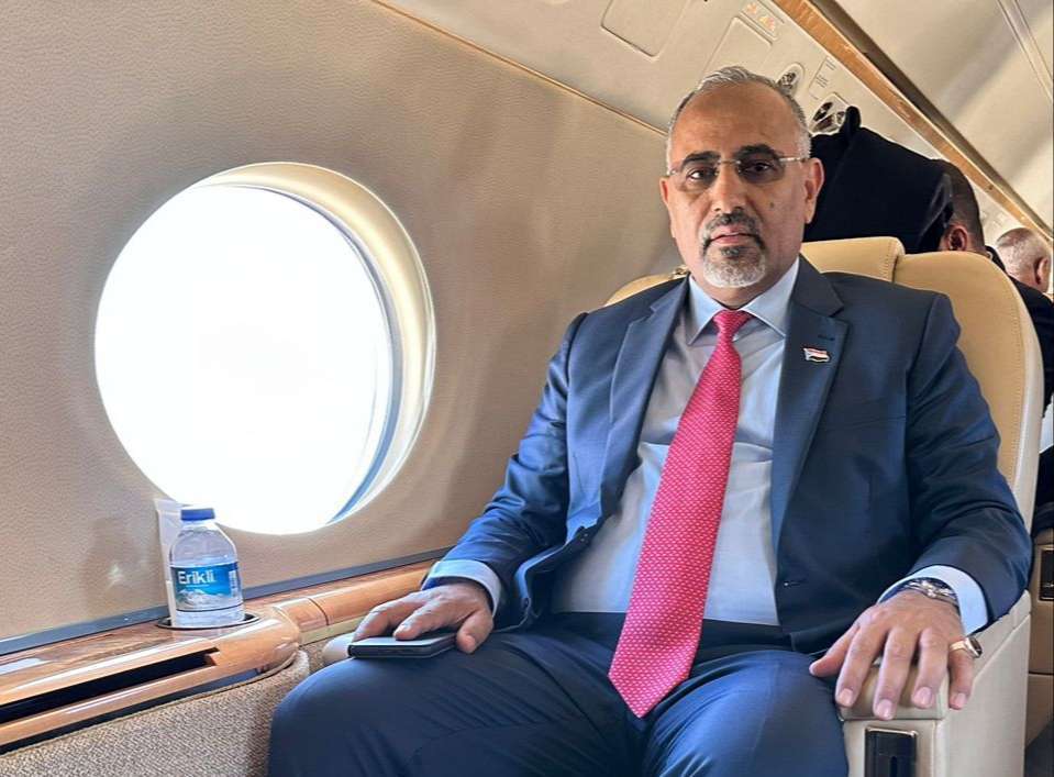 الزبيدي يغادر عدن متوجهاً إلى أبوظبي