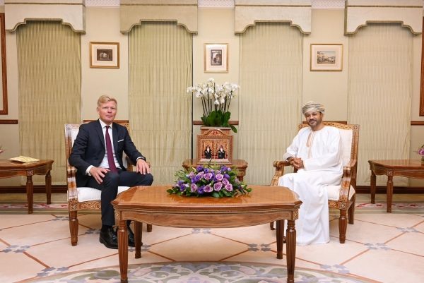 مسقط : غروندبيرغ يلتقي وزير الخارجية العماني لبحث جهود حل الأزمة اليمنية