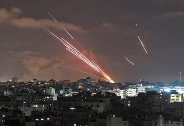 كتائب القسام تقصف ” تل أبيب ” رداً على استهداف المدنيين 