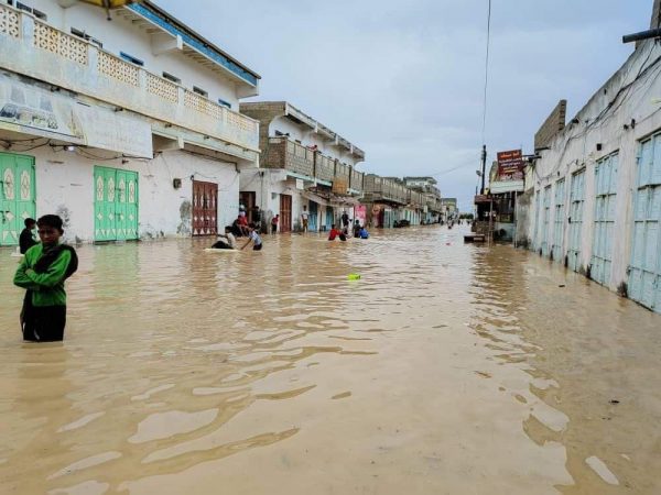 حضرموت : إعصار ” تيج ” يتسبب في أضرار واسعة في البنية التحتية 