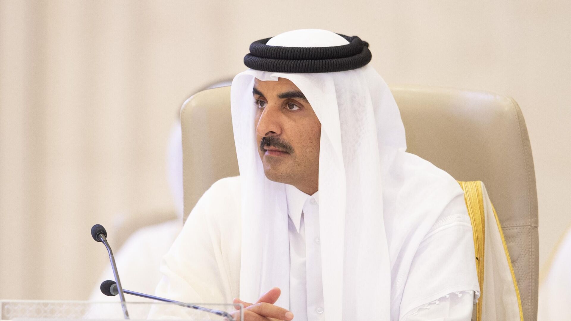 أمير قطر يدعو للضغط على إسرائيل لإجبارها على التفاوض 