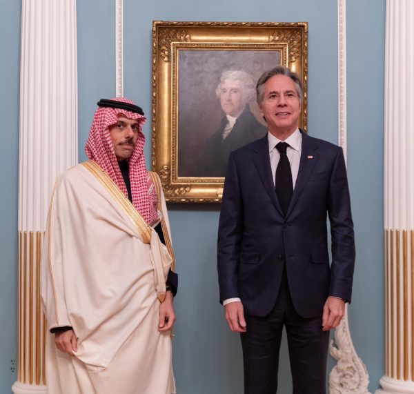 وزير الخارجية الأميركي يلتقي نظيره السعودي لبحث جهود السلام في اليمن