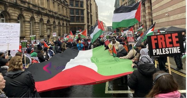 بريطانيا : خروج الآلاف في مظاهرة حاشدة بلندن تنديداً بالعدوان الإسرائيلي على قطاع غزة 