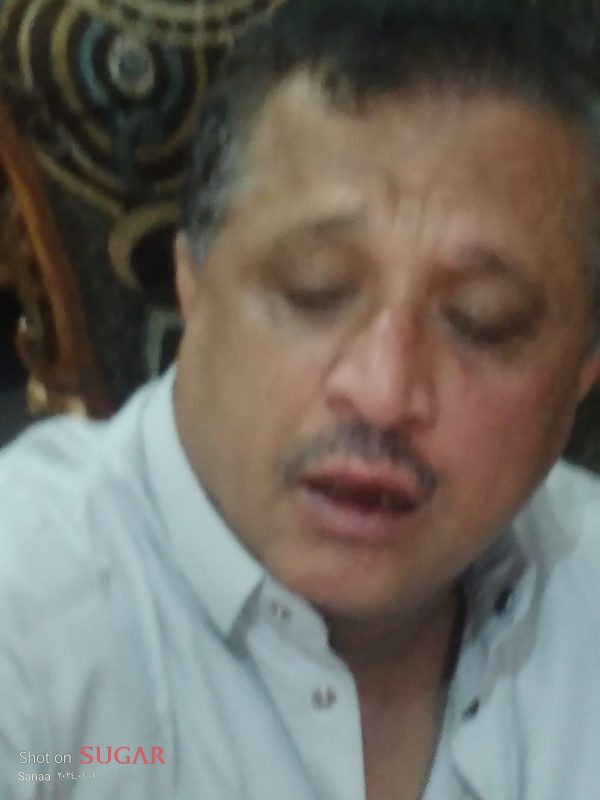 بعد يوم من حكم قضى بمصادرة إذاعته .. تعرض الصحفي مجلي الصمدي للضرب المبرح في العاصمة صنعاء 