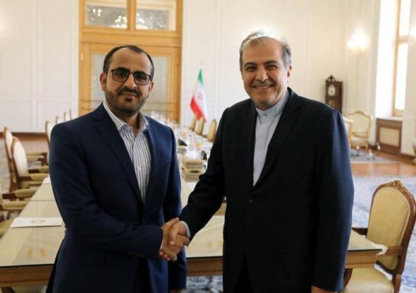 طهران : لقاء يجمع رئيس وفد التفاوض التابع للحوثيين مع مسؤول إيراني لبحث المستجدات على الساحة اليمنية 