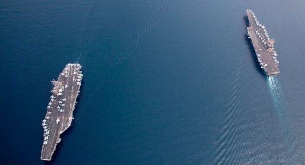 البحرية البريطانية : زوارق بحرية تابعة للحوثيين اقتربت من سفينة تجارية قرب المخا 