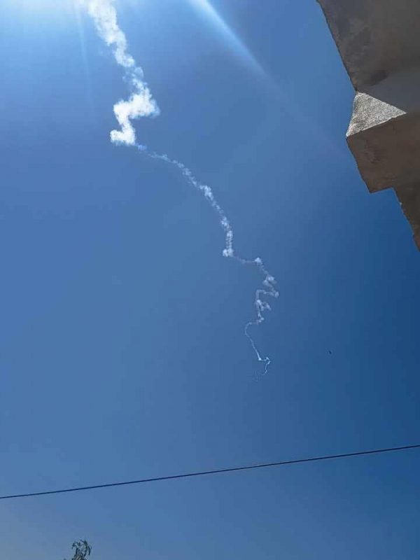 مصادر تكشف عن إطلاق الحوثيين صاروخاً باليستياً باتجاه البحر الأحمر 