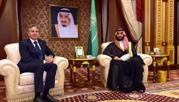 بلينكن يصل الرياض في مستهل جولة في الشرق الأوسط 