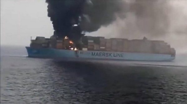 الحوثيون يعلنون استهداف سفينة بريطانية في البحر الأحمر 