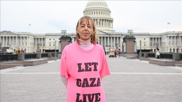 ناشطة يهودية أميركية : إدارة بايدن والكونغرس أيديهم ملطخة بدماء سكان غزة 