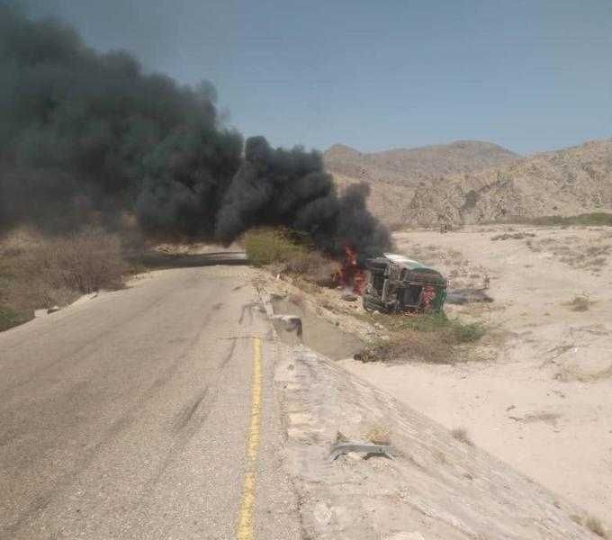 في اليمن .. وفاة سائق شاحنة ” حرقاً ” بعد اشتعالها بالنيران 